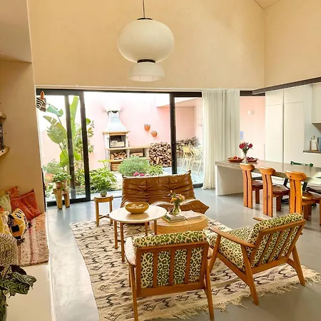 Дом отдыха Luxury In The Heart Of Historic - Close To Train And Оэйраш