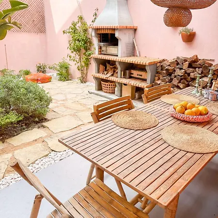 Luxury In The Heart Of Historic - Close To Train And
