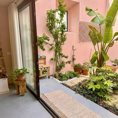 Luxury In The Heart Of Historic - Close To Train And בית נופש
