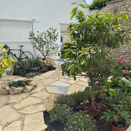 Luxury In The Heart Of Historic - Close To Train And בית נופש